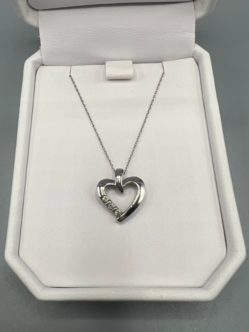 Vintage Y2K 10K White Gold Diamond Heart Necklace Pendant 0.10 CTW Certified